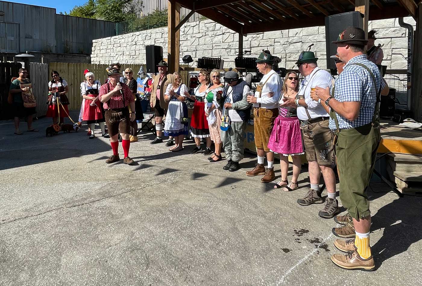 german-costume-contest.jpg